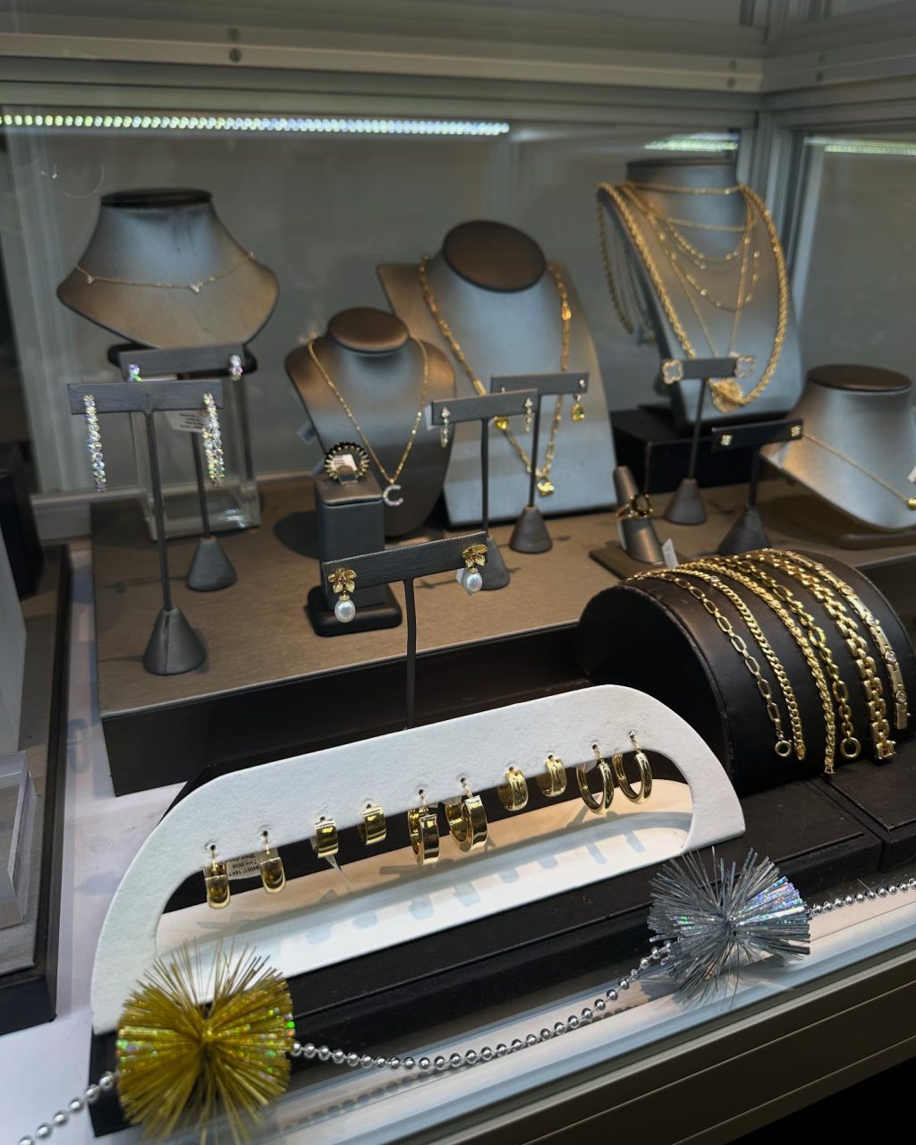 Instagram post from r.g.jewelers. This post is in position 4.